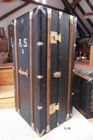 Alter Schrankkoffer, noch in Renovierung aber schon sehr sehenswert… –  Zeitreise-Bamberg Blog